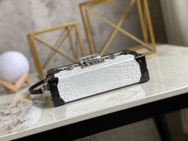 l**is V*t*n petite malle