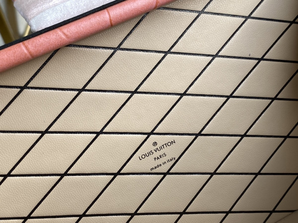 l**is V*t*n petite malle