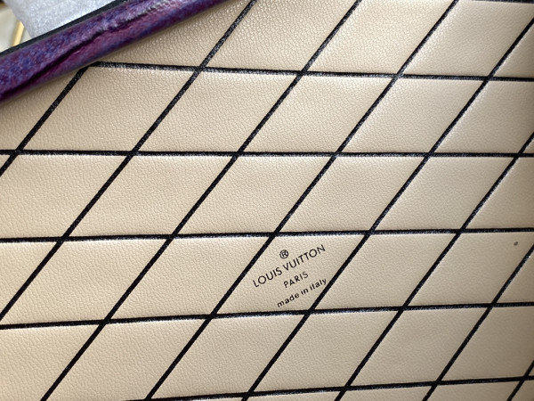 l**is V*t*n petite malle