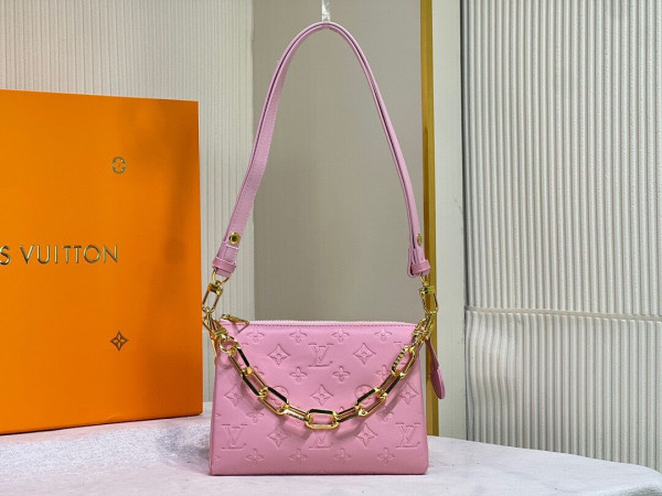 l**is V*t*n coussin pm