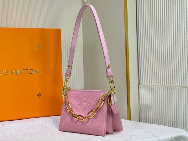 l**is V*t*n coussin pm