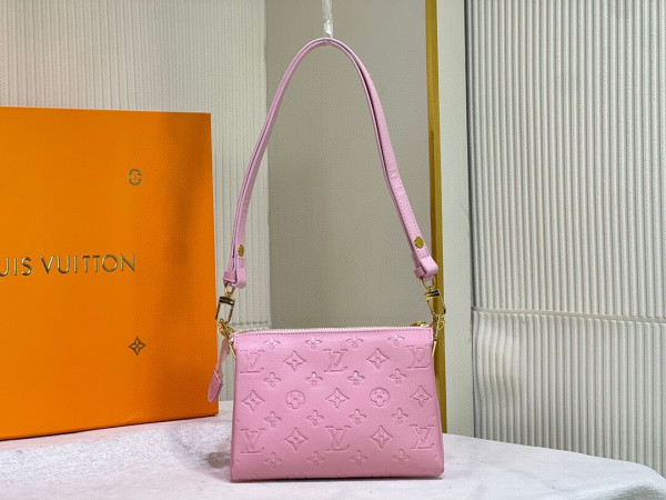 l**is V*t*n coussin pm