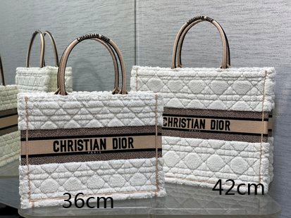 medium D*or book tote