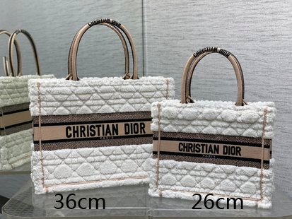 medium D*or book tote