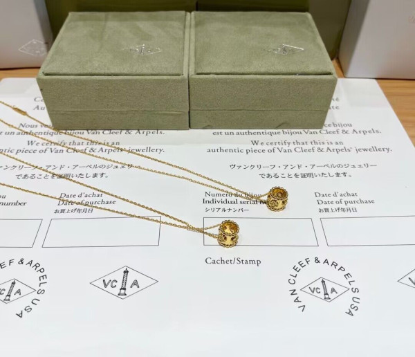 Van Cleef & Arpels NECKLACE