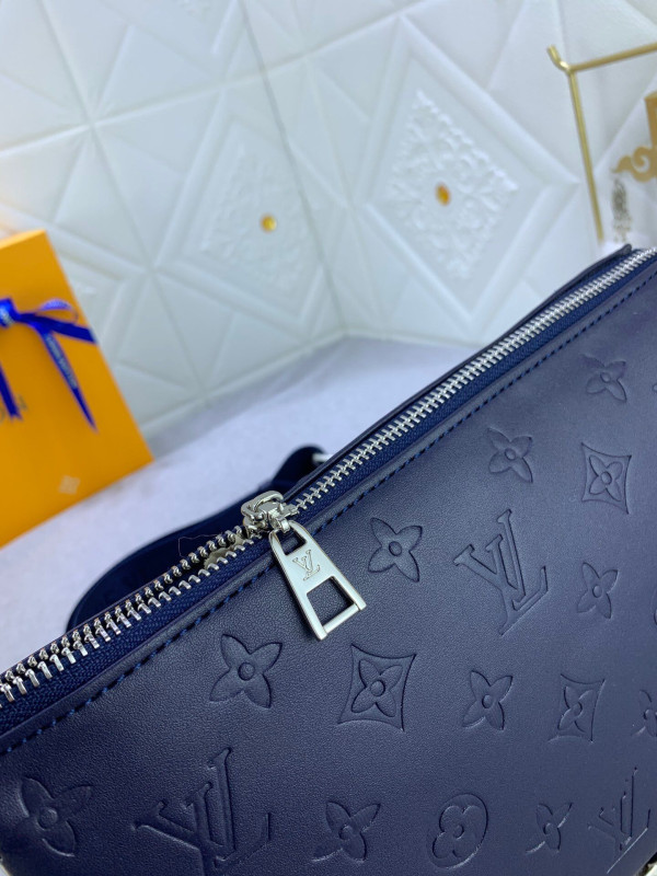 l**is V*t*n coussin pm