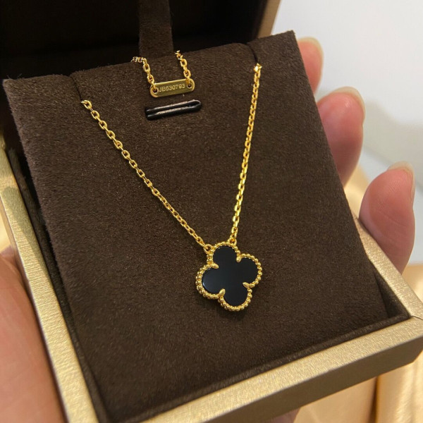 Van Cleef & Arpels Perlée NECKLACE