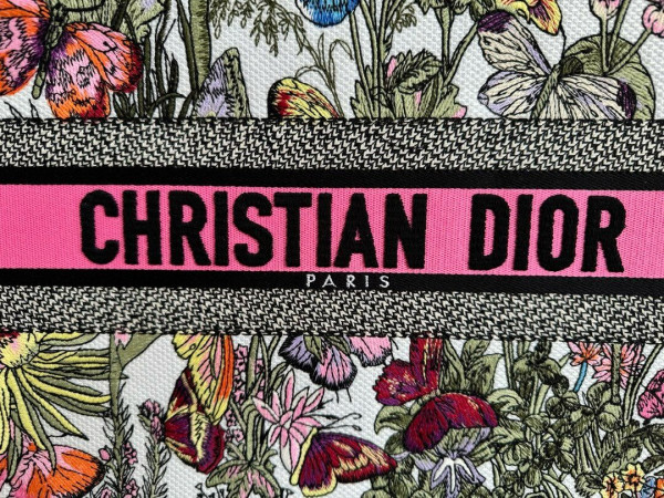 large D*or book tote