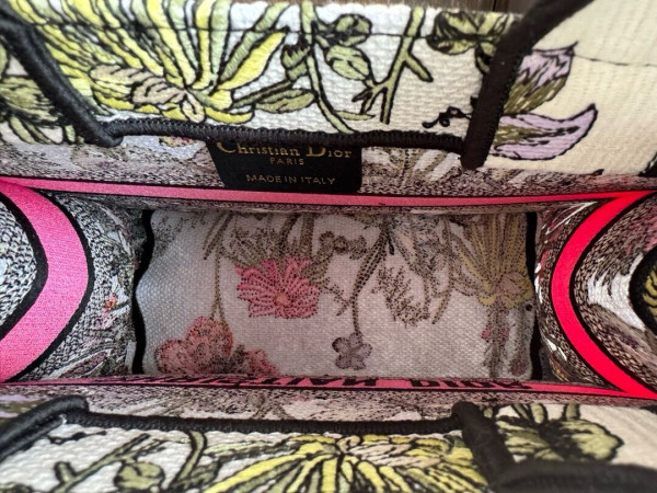 small D*or book tote