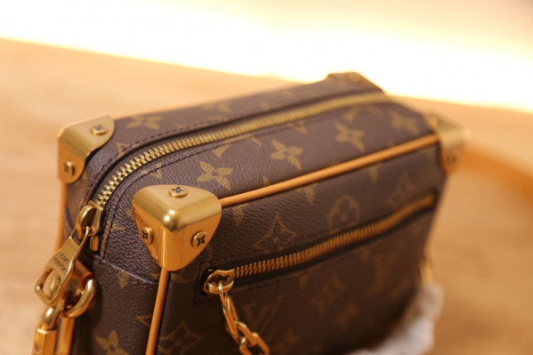 l**is V*t*n mini soft trunk