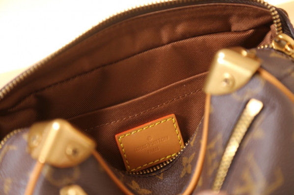 l**is V*t*n mini soft trunk