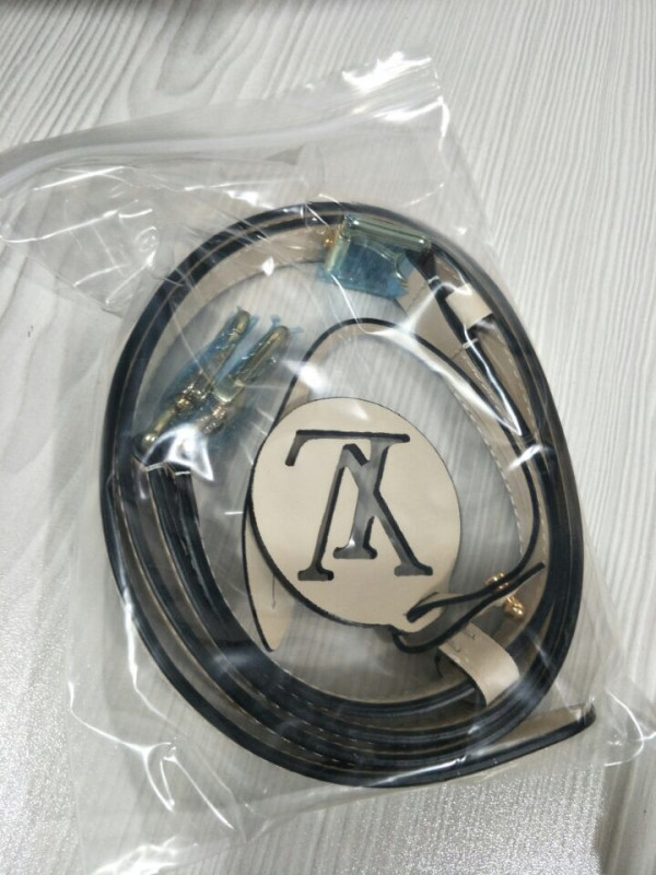 l**is V*t*n pochette metis