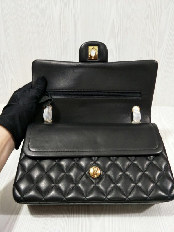 CL FLAP BAG LAMBSKIN