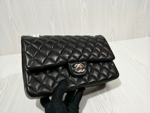 CL FLAP BAG LAMBSKIN