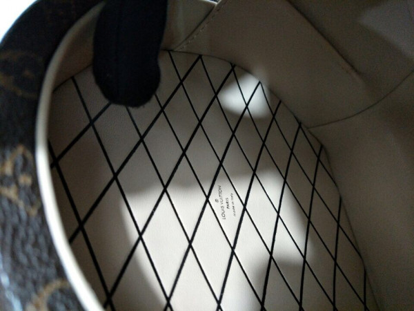 l**is V*t*n petite boite chapeau