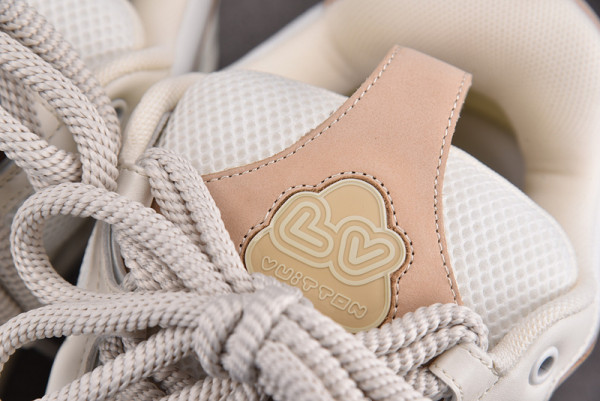 l**is V*t*n sneakers