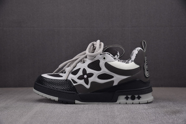 l**is V*t*n sneakers