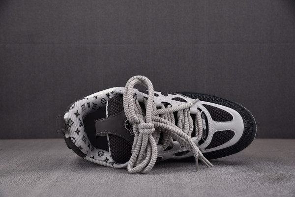 l**is V*t*n sneakers