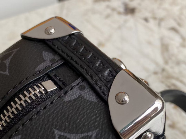 l**is V*t*n side trunk mm