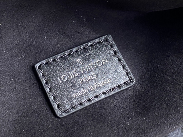 l**is V*t*n side trunk mm