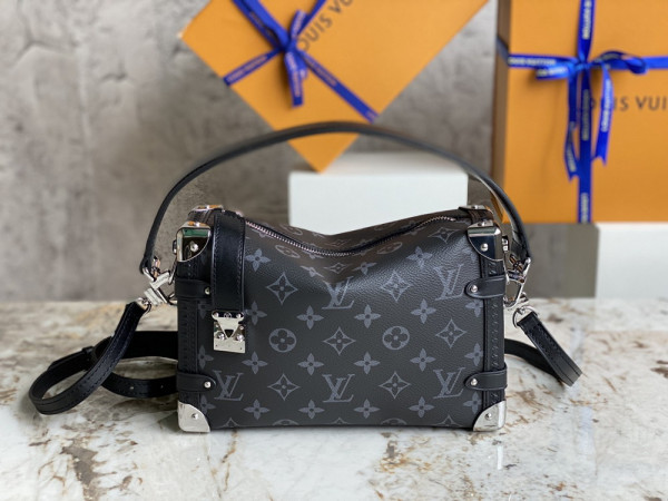 l**is V*t*n side trunk mm