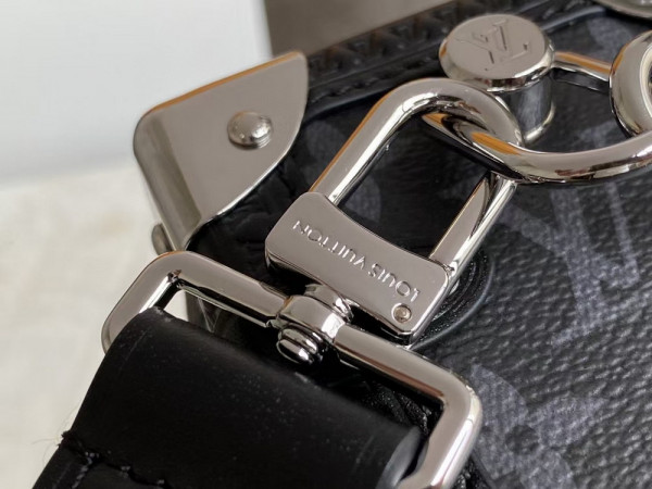 l**is V*t*n side trunk mm