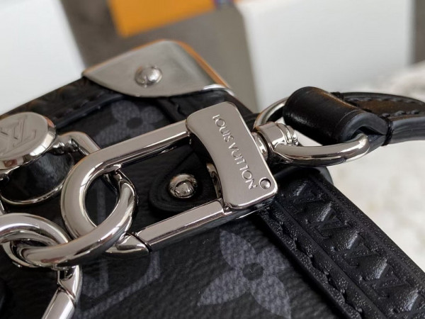 l**is V*t*n side trunk mm