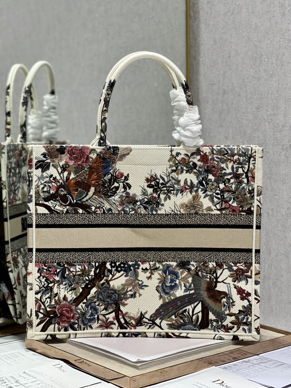 large D*or book tote