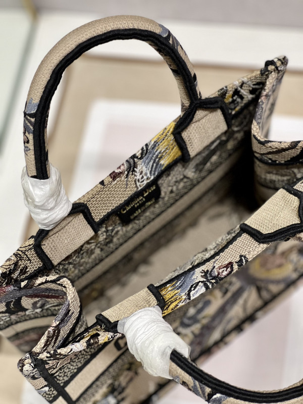 small D*or book tote