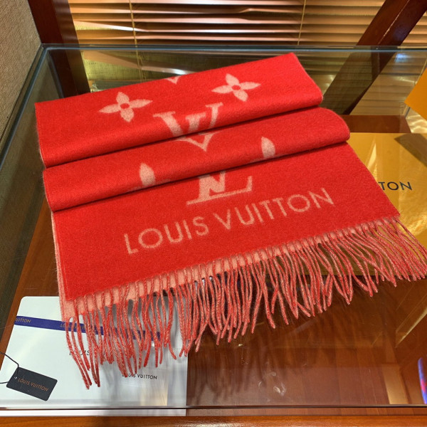 l**is V*t*n reykjavik scarf