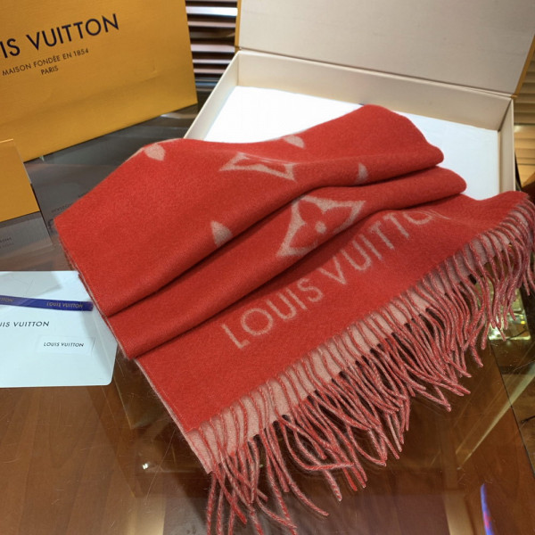 l**is V*t*n reykjavik scarf