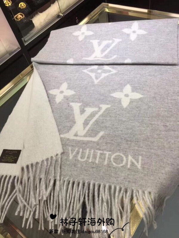 l**is V*t*n reykjavik scarf