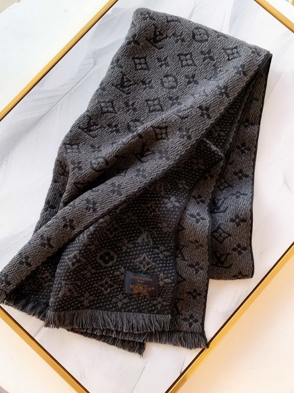 l**is V*t*n monogram classic scarf
