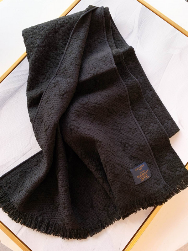 l**is V*t*n monogram classic scarf
