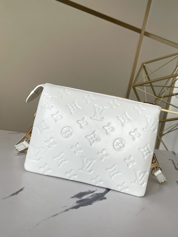 l**is V*t*n coussin bb