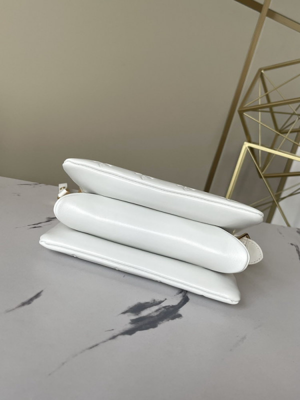 l**is V*t*n coussin bb