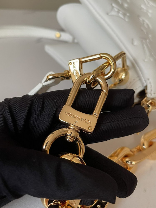 l**is V*t*n coussin bb