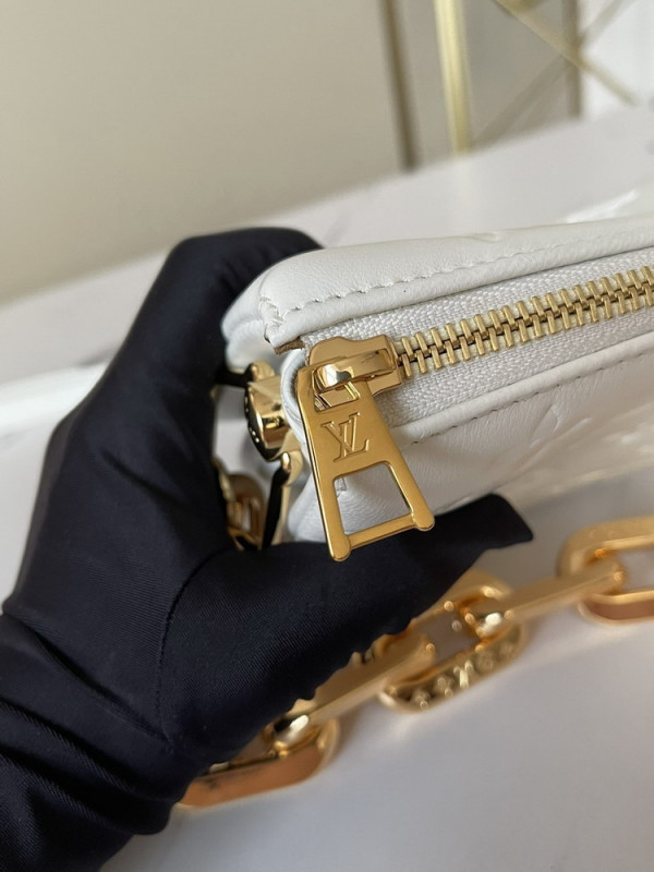 l**is V*t*n coussin bb