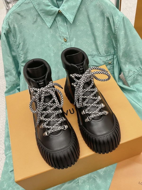 l**is V*t*n ruby flat ranger