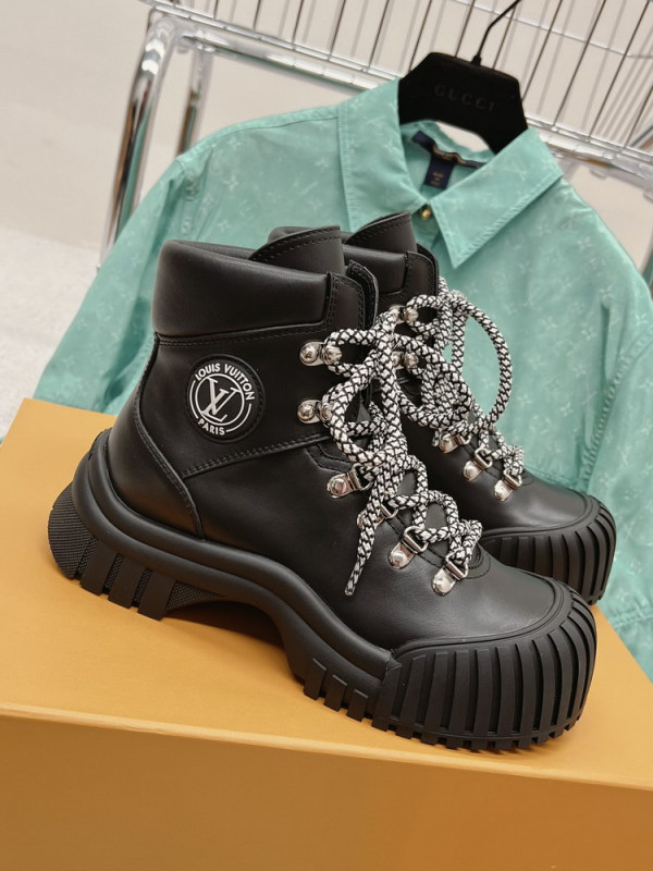 l**is V*t*n ruby flat ranger