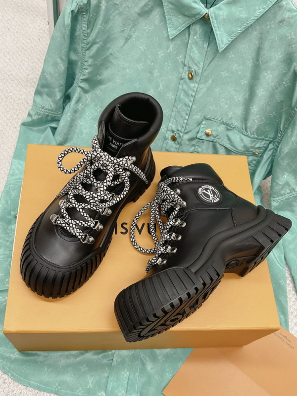 l**is V*t*n ruby flat ranger