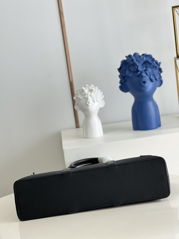 l**is V*t*n lock it tote