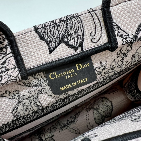 small D*or book tote