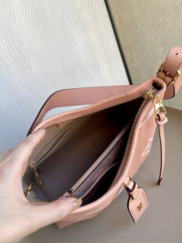 l**is V*t*n carryall pm