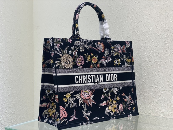 large D*or book tote