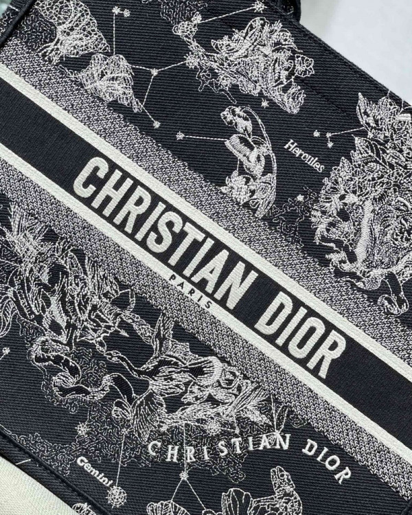 large D*or book tote