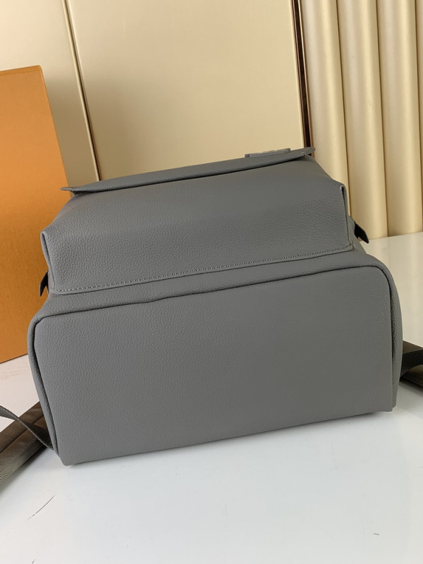 l**is V*t*n takeoff backpack