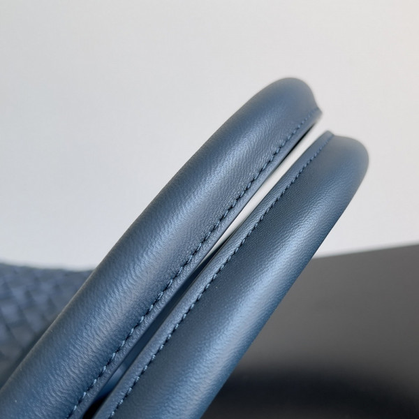 Bo*te*ga ve*ne*ta medium andiamo