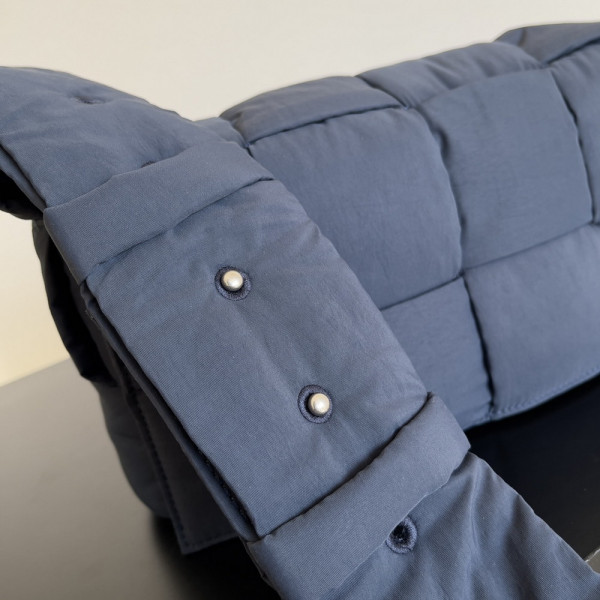 Bo*te*ga ve*ne*ta padded tech cassette