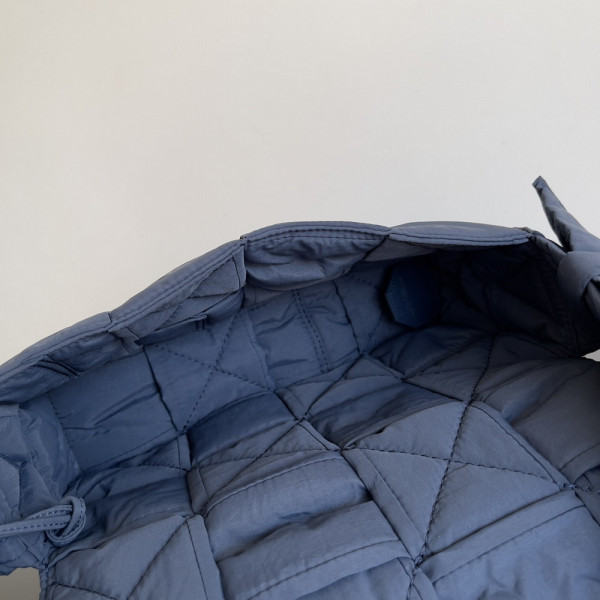 Bo*te*ga ve*ne*ta padded tech cassette